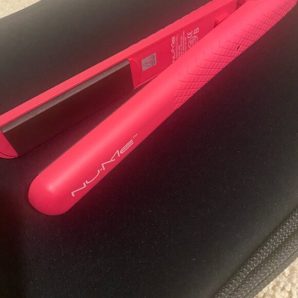 NuMe Flat Iron - Picture 4 of 4